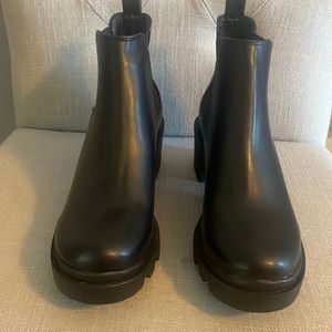 Beautiful black Steve Madden boots